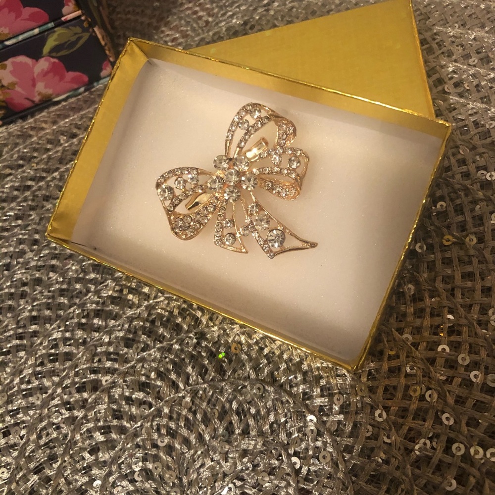 Gold Bow tie pin brooch